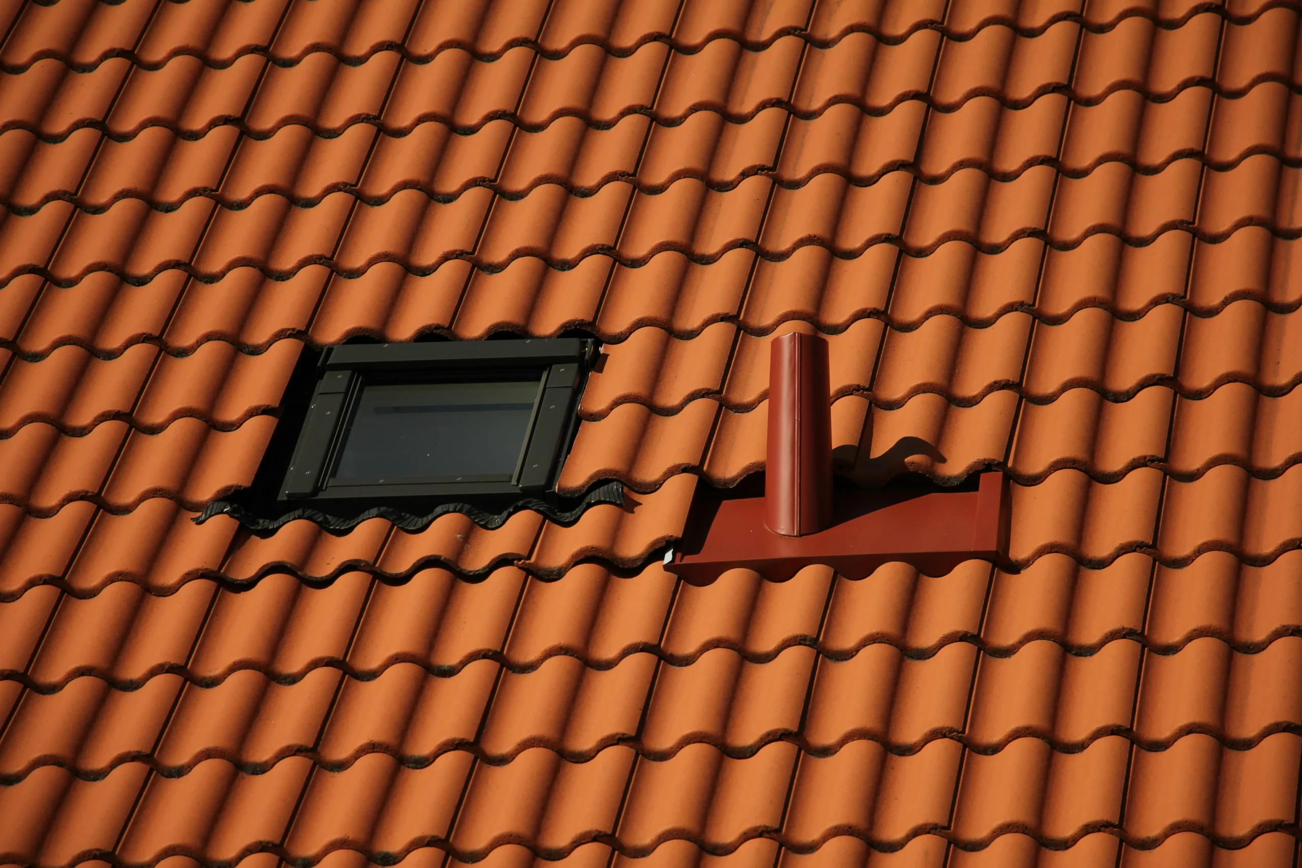 Pose de fenêtre de toit Velux